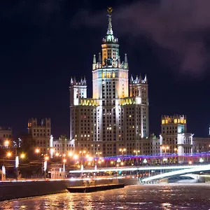 Izba Kotelnicheskaya Royal Tower Apartment